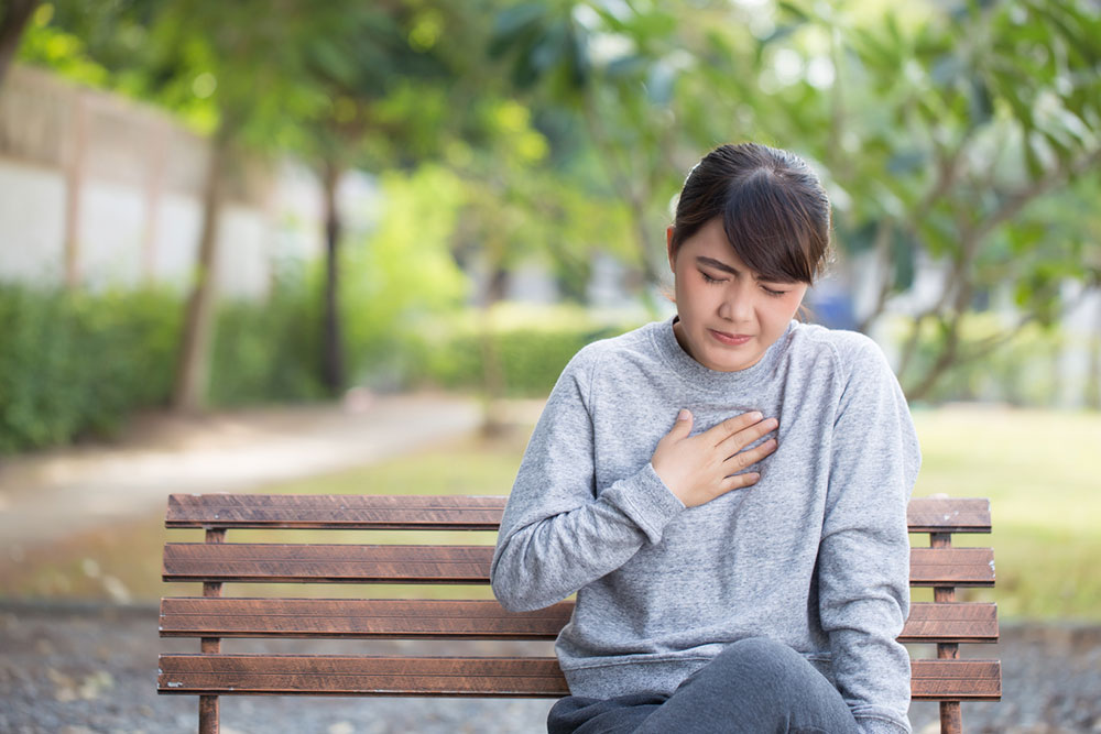 9 early symptoms of heartburn to watch out for